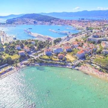 SPLIT, BAČVICE, PREDIVAN STARINSKI STAN 70m2+TERASA 20m2