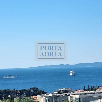 SPLIT, BLATINE, KOMFORAN DVOSOBAN STAN 66m2, S POGLEDOM NA MORE