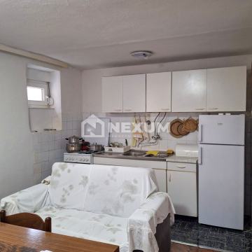 Split, Mejaši, Dvosoban stan 60m2 s vrtom 90m2