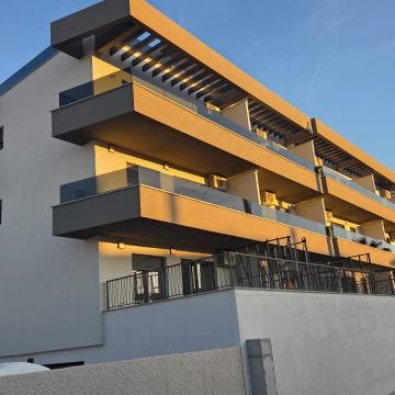 Jednosoban stan 99,51m2 s parking mjestom-manja zgrada kod Mall centra