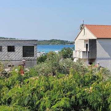 Srima, jednosoban apartman 50,18m2, samo 200m od plaže