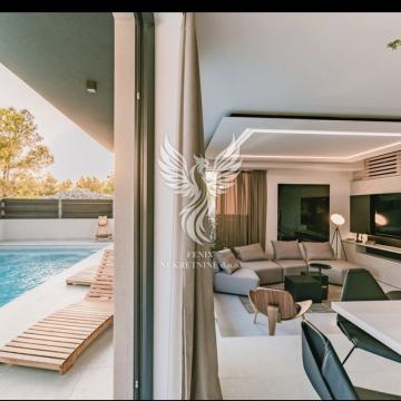 SRIMA, VODICE, PREDIVNA KUĆA S BAZENOM, JACUZZIJEM I SAUNOM