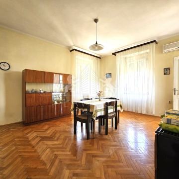 Dvosoban stan s garažom, 450 m od mora - Kolovare, Zadar