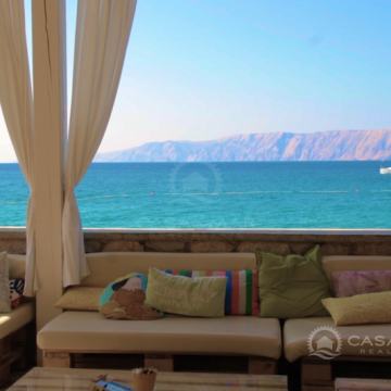 Stan za adaptaciju, 1. red do mora!