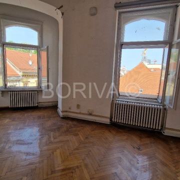 Stan u centru (ugao Frankopanske-Ilice), 193,64m2, 3 kat, balkon, pogl