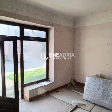 STAN NA DOBROJ LOKACIJI!!