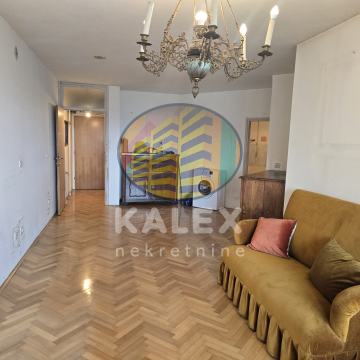 STAN SA GARAŽOM-ŠIROLINA ULICA / NOVA BRANIMIROVA