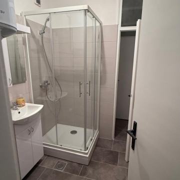 Stan: Nova Gradiška, CENTAR, 1S + DB, PRODAJA! 65.00 m2