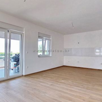 Novi stan u okolici Poreča od 72 m2 s vrtom površine 170 m2