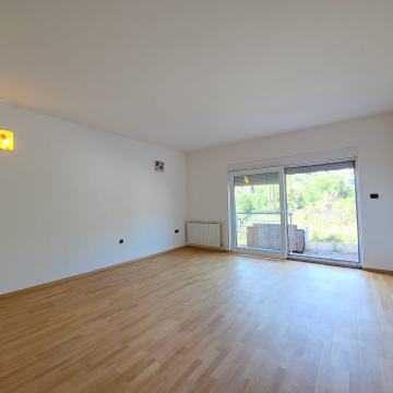 Stan Zelena magistrala; 137 m2 + 2 VPM, loggia, terasa