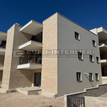 Stan - Mandre, 41.76 m2 s vrtom i PM, novogradnja, bez provizije!