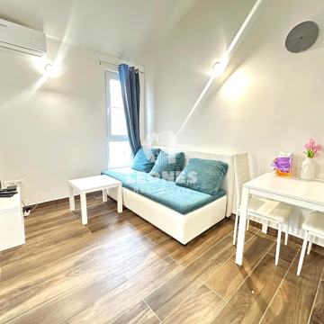 Stan u neposrednoj blizini Novigrada na samo 250 metara od mora i uređ