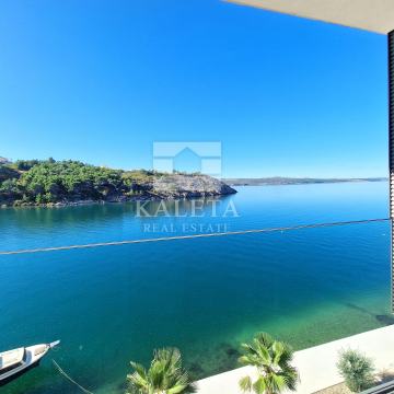 Stan, Novigrad – Luksuz, prvi red do mora