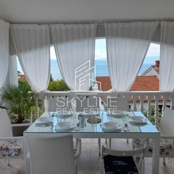 Stan sa otvorenom pogledom na more