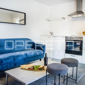 Stan s parkirnim mjestom, 200 m od mora!