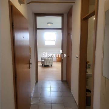 STAN S POGLEDOM NA KATEDRALU!ODLIČNA LOKACIJA!