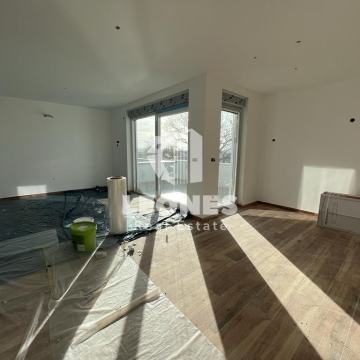 Stan s pogledom na more u kvalitetnoj novogradnji u Novigradu