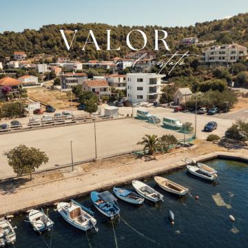 Stan: Poljica, 75.00 m2, novogradnja sa krovnom terasom