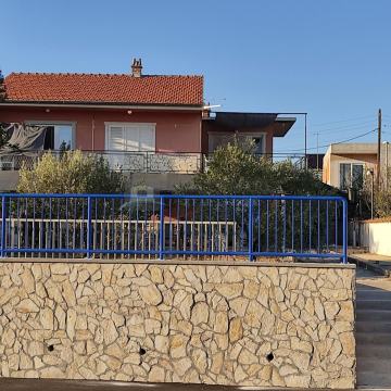 Stan u prizemlju kuće, Vodice