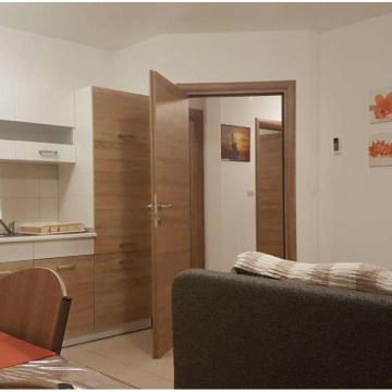 Pula, Veli Vrh, 60 m2, prizemlje, terasa, 2 spavaće sobe