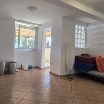 STAN PULA VELI VRH 45 M2 SA TERASOM PRIZEMLJE