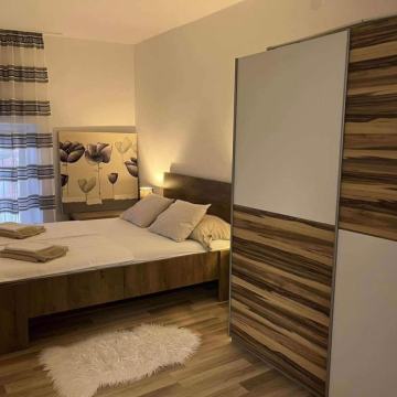 STAN U PULI S PREDIVNIM POGLEDOM NA GRAD!PRILIKA!