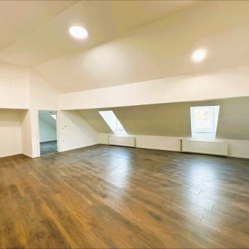 Strogi centar 3-sobni stan 110 m2 - nikad korišten - useljiv odmah!