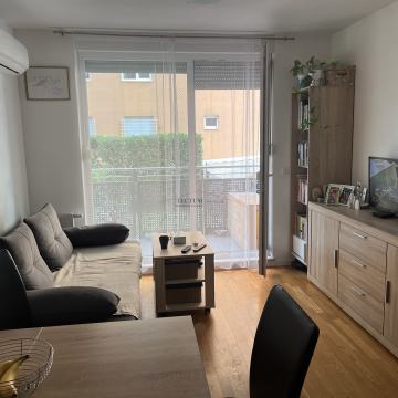 Stan, Špansko 2-sobni, prizemlje, vrt. parking