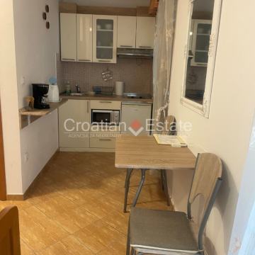 Žnjan, garsonijera s terasom,  23 m2