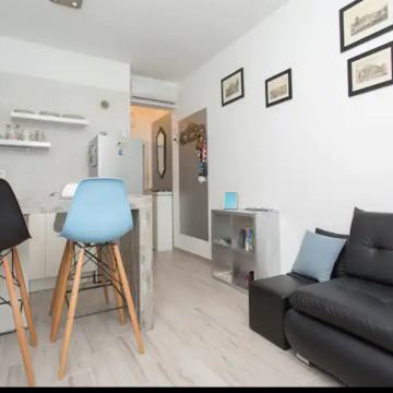 Stan: Split,Sirobuja,50m2vrt200m2!parkingBEZ AG.PROVIZIJE!!!500 E