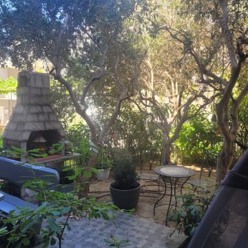 Stan: Split,Sirobuja,50m2vrt200m2!parking!!!550E