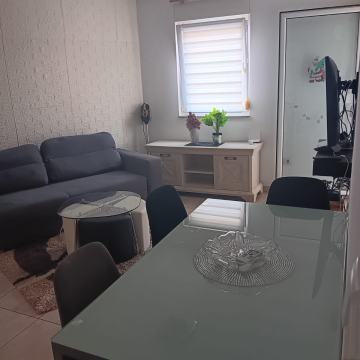 Stan:Split,Mejasi,jednosoban47m2+garaza najam cijele godine 700EUR
