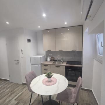 Stan:Split,Varos/studio28.00m2&prvi najam+tijekom sezone
