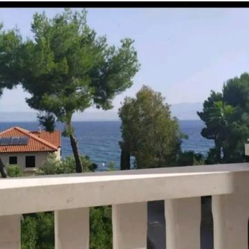 SUTIVAN DVOSOBAN STAN NA PLAZI/VLASNIK BEZ PROVIZIJE!