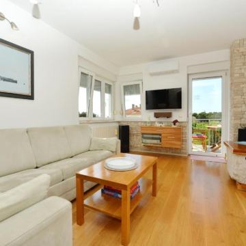 Zadar, Relja odličan 4- sobni stan, 4. kat (lift), sva infrastruktura!