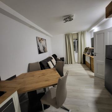 Stan: Zagreb, Bužanova, 45 m2 + mali vrt, LOKACIJA, BEZ PROVIZIJE