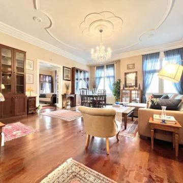 Stan: Zagreb (Centar),Lenucijeva potkova, 161.00  m2 + 60 m2 spremišta