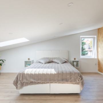 Zagreb (Donji grad), 2s dvoetažan stan s pogledom na dvorište