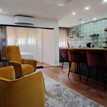 Stan: Zagreb, Prečko,  55 m2, 2 kat, loggia, novoadaptiran