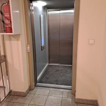 Stan:Zagreb,Trešnjevka 54.00m2 2S NOVIJI SA GARAŽOM 21m2, 1.KAT 300000