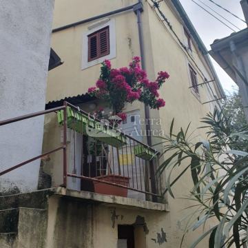 Stara kamena kuća u nizu, Vrbnik, otok Krk