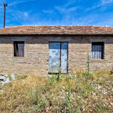 Stara kuća  60 m2 s velikom okućnicom, Grebaštica, Gornji Banovci