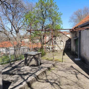 PRILIKA!! Stara kuća za renovaciju u dalmatinskoj zagori