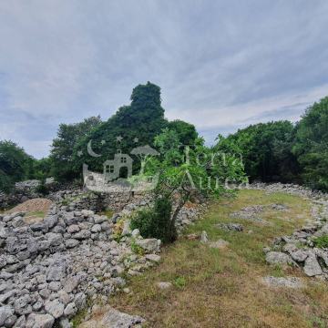 Starina u blizini grada Krka