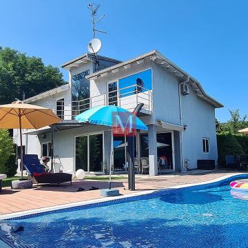 Gajnice-luksuzna 5s samostojeća vila s bazenom & velikom okućnicom od