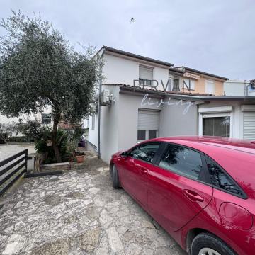 Štinjan Namješten Useljiv Stan u Prizemlju 75m2