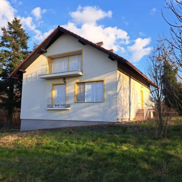 Stubičke Toplice, centar, kuća 290 m2, 145 m2 garaža, 7.000 m2 zemlje