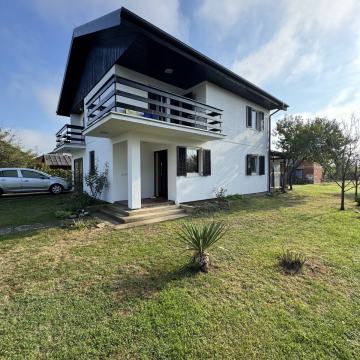 Stupno - kuća s prostranim dvorištem