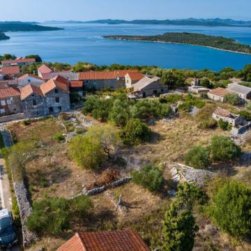 SUPER PRILIKA- Građevinsko zemljište sa pogledom na more !!