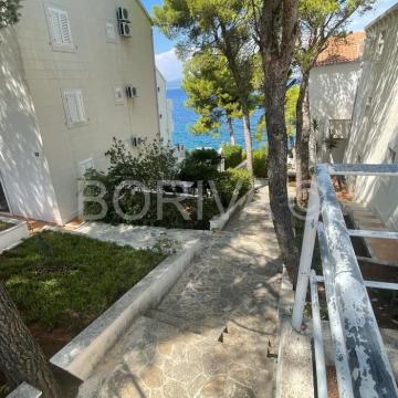 Sutivan, građevinsko zemljište, 495m2, 400 BRP, 30m od predivne plaže